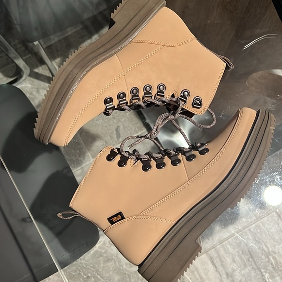 NEW Teva Midform Boots in Sand Dune, Size 6.5 New w/o Box - Picture 8 of 11